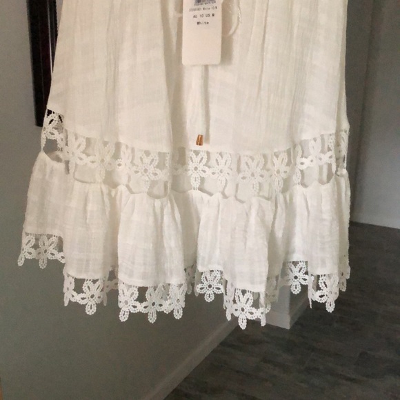 Selfie Leslie White Lace Dress - Picture 7 of 7